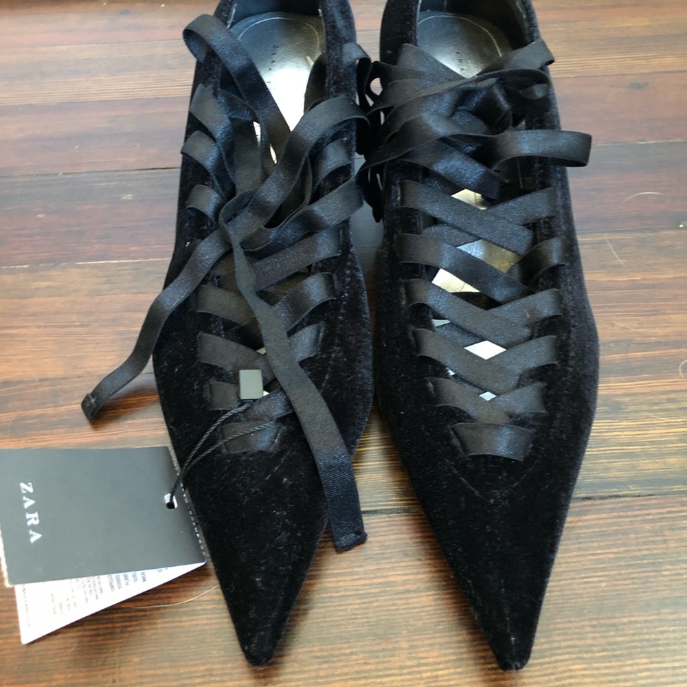 Black velvet Zara block heels